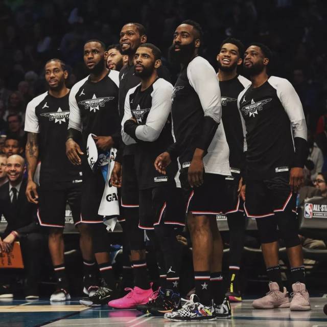 在首秀中展 在首秀中展