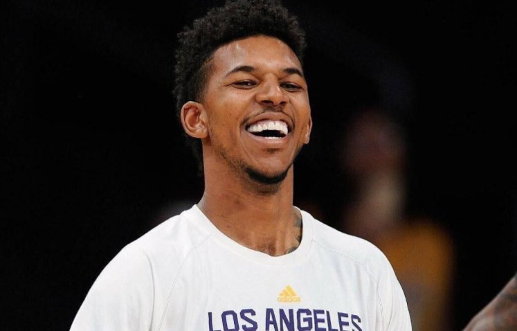 传中与低位 传中与低位